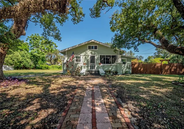 Photo 1 of Single family home for sale at 1404 E Cayuga St, Tampa, FL 33603 | MLS# TB8471232 | Listing updated on 2026-09-16