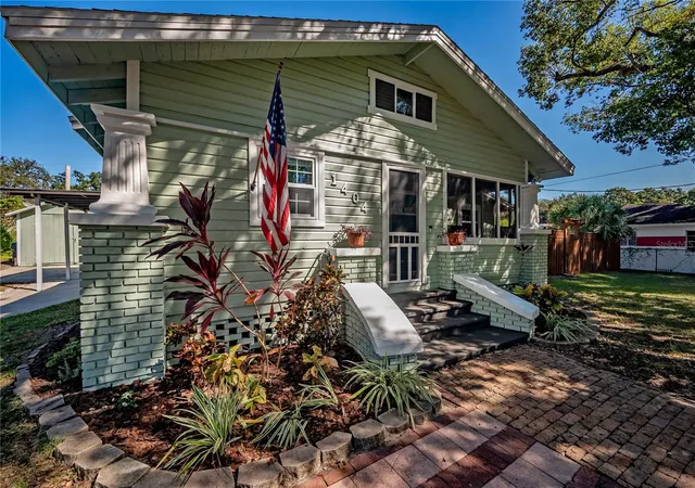 4th image of 1404 E Cayuga St, Tampa, FL 33603 | MLS# TB8471232