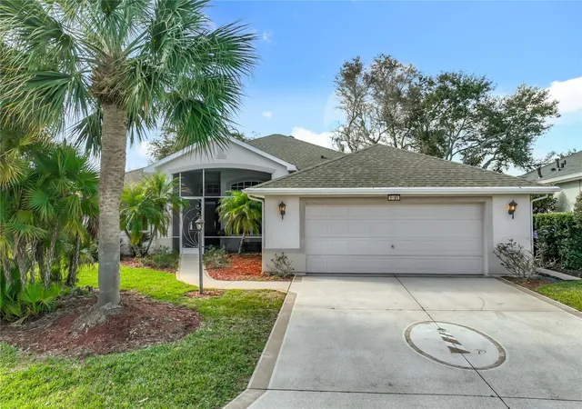 Photo 2 of Single family home for sale at 5685 Gulf Strm St, Tavares, FL 32778 | MLS# G5107595 | Listing updated on 2026-09-12