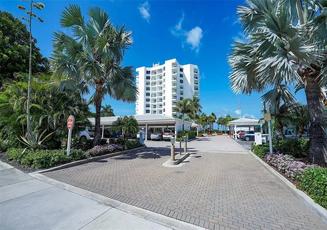 Photo 4 of Condo for sale at 1000 Longboat Clb Rd #403, Longboat Key, FL 34228 | MLS# A4680791 | Listing updated on 2026-09-01