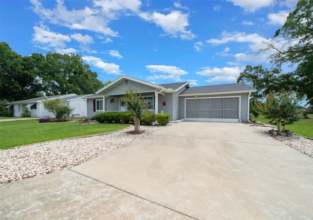 Photo 3 of Single family home for sale at 10821 Sw 87th Terrace, Ocala, FL 34481 | MLS# OM717887 | Listing updated on 2026-08-11
