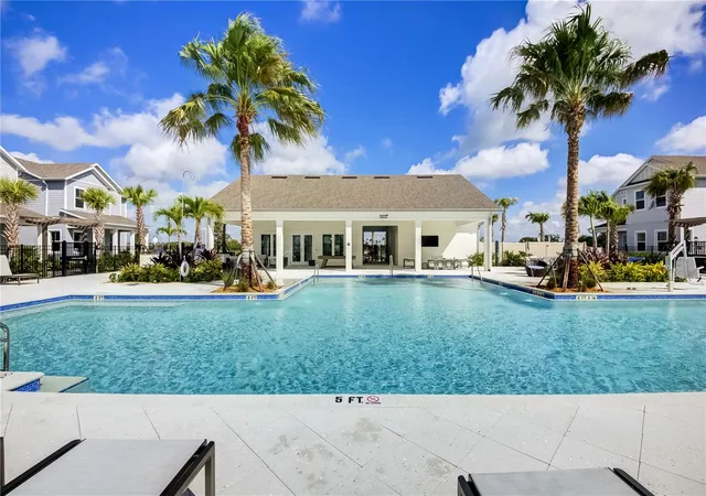 Photo 3 of Sale Pending at 200 Eagleston Ln, Sarasota, FL 34240 | MLS# G5107609 | Listing updated on 2026-09-15