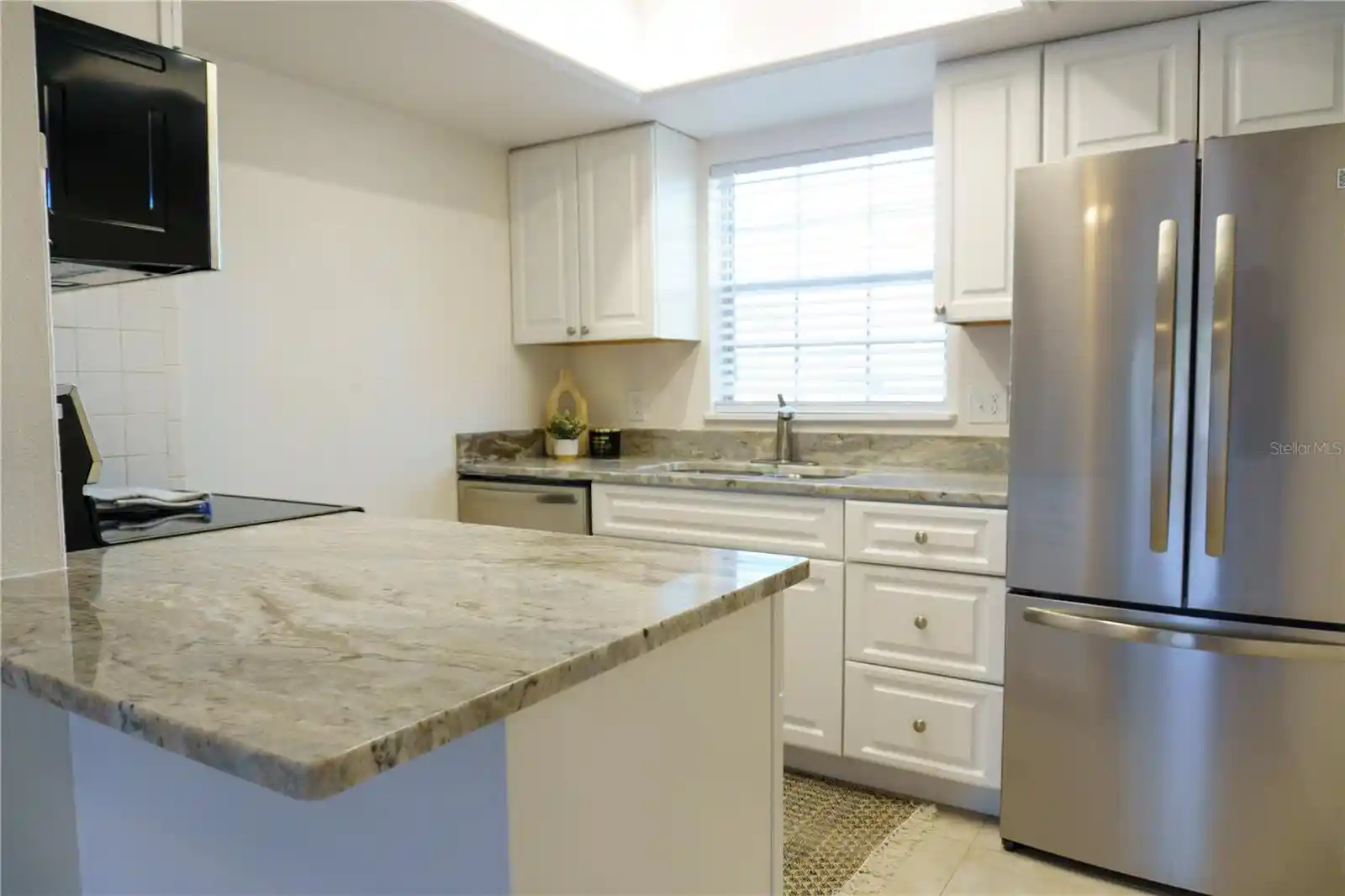 Listing Photo 2 - Condo for sale in 4725 Avon Ct located at 4725 Avon Ct, SAINT CLOUD, FL 34769 - Unit 4725 Avon Ct