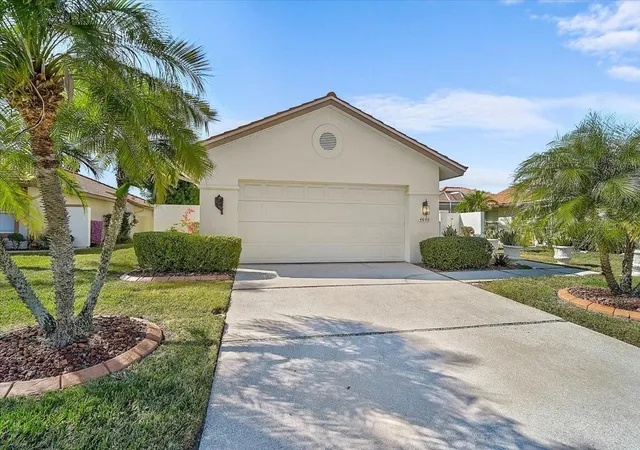 Photo 2 of Single family home for sale at 4640 Peridia Blvd E, Bradenton, FL 34203 | MLS# A4680806 | Listing updated on 2026-08-02