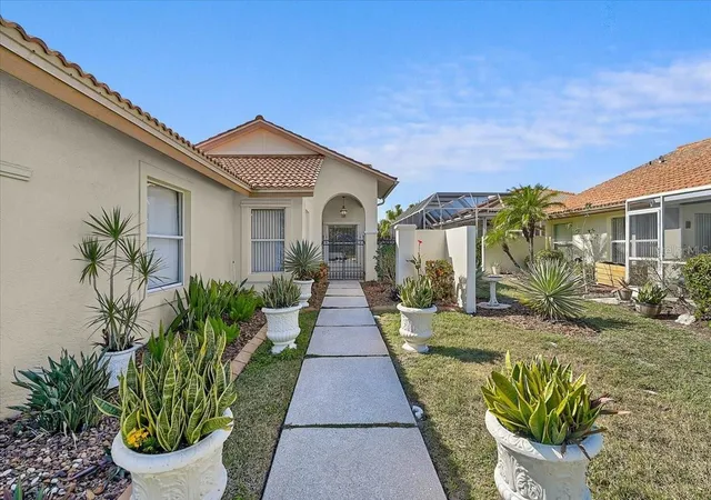 Photo 3 of Single family home for sale at 4640 Peridia Blvd E, Bradenton, FL 34203 | MLS# A4680806 | Listing updated on 2026-08-02