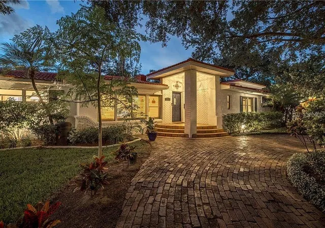 Photo 3 of Single family home for sale at 2200 2nd Street N, Saint Petersburg, FL | MLS# TB8471387 | Listing updated on 2026-08-30