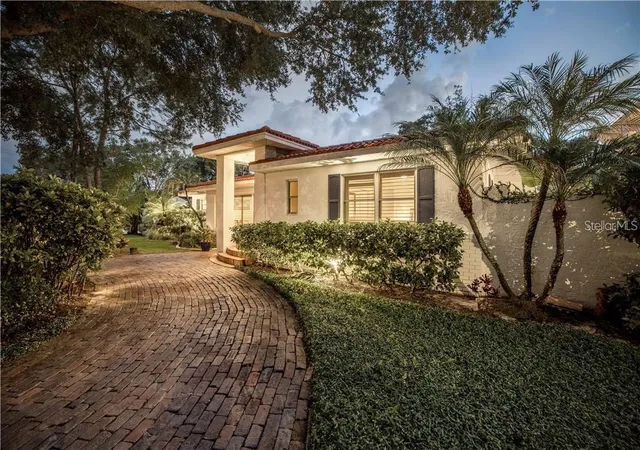2nd image of 2200 2nd St N, Saint Petersburg, FL 33704 | MLS# TB8471387