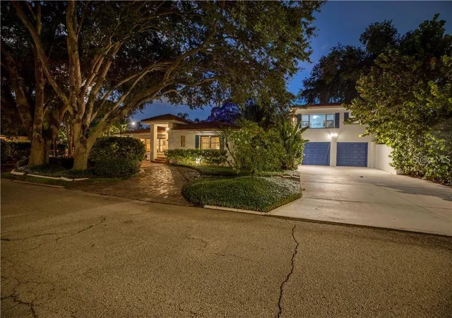 1st image of 2200 2nd St N, Saint Petersburg, FL 33704 | MLS# TB8471387