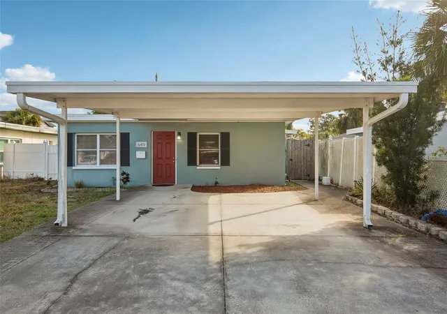 2nd image of 640 59th St S, St Petersburg, FL 33707 | MLS# OM717895