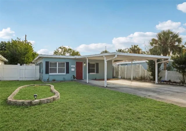 3rd image of 640 59Th St S, St Petersburg, FL 33707 | MLS# OM717895