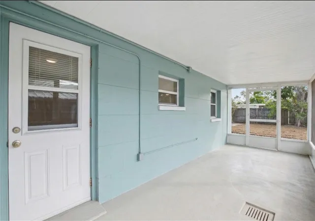 31st image of 640 59th St S, St Petersburg, FL 33707 | MLS# OM717895
