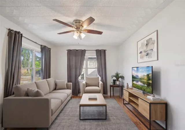 5th image of 640 59Th St S, St Petersburg, FL 33707 | MLS# OM717895
