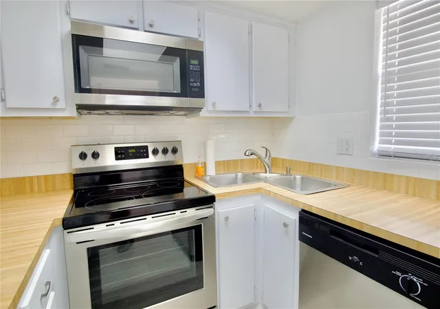 Photo 4 of Condo for sale at 5135 Gemstone Dr #202, New Port Richey, FL 34652 | MLS# W7882629 | Listing updated on 2026-09-23
