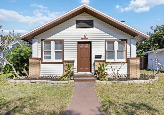 Photo 1 of Single family home for sale at 2710 3rd Avenue W, Bradenton, FL 34205 | MLS# A4680861 | Listing updated on 2026-08-31