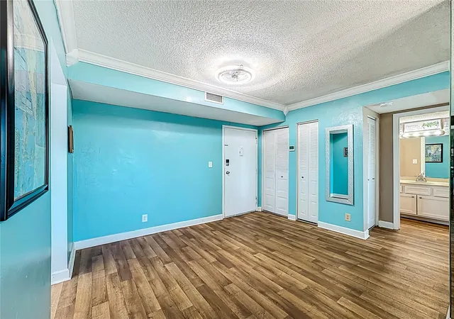 Photo 4 of Condo for sale at 2901 26th Street W #511, Bradenton, FL 34205 | MLS# TB8471555 | Listing updated on 2026-10-03