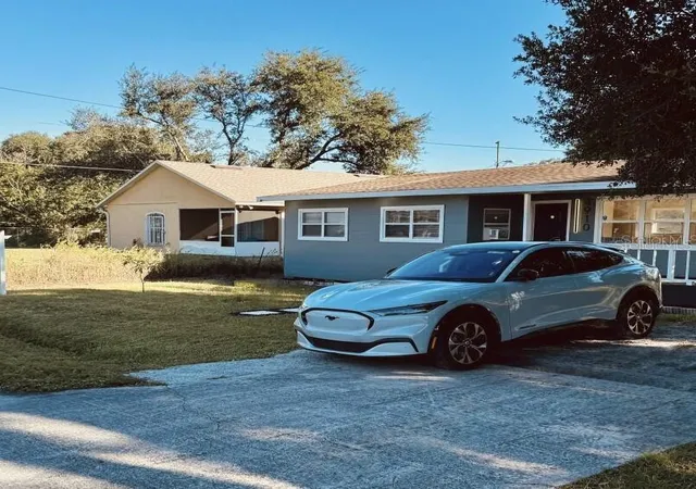 Photo 2 of Single family home for sale at 4910 Huppel Ave, Orlando, FL 32811 | MLS# O6378928 | Listing updated on 2026-08-04