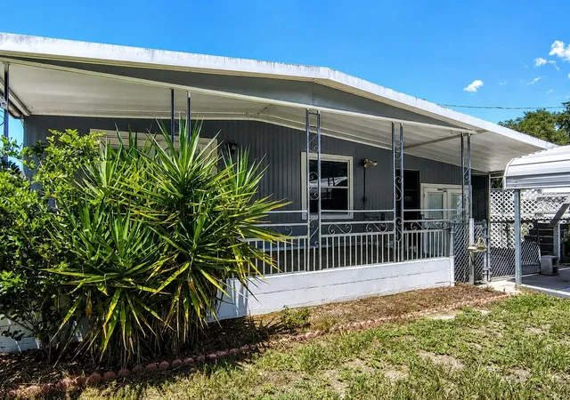 2nd image of 1158 Cr 439, Lake Panasoffkee, FL 33538 | MLS# G5107623