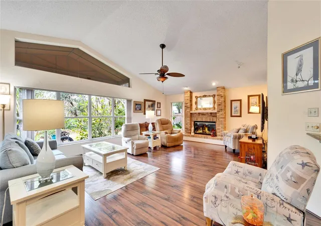 Photo 4 of Single family home for sale at 2913 Aston Ave, Plant City, FL 33566 | MLS# O6378989 | Listing updated on 2026-09-25