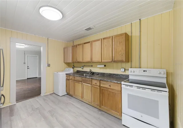 Homes for sale in Williston, FL | 119 Ne 1St St, Williston, FL 32696 | MLS# OM717937