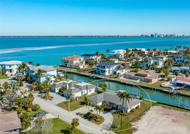 Photo 2 of Single family home for sale at 548 Gunwale Ln, Longboat Key, FL 34228 | MLS# A4680965 | Listing updated on 2026-10-03