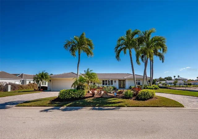 Photo 4 of Single family home for sale at 548 Gunwale Ln, Longboat Key, FL 34228 | MLS# A4680965 | Listing updated on 2026-10-03