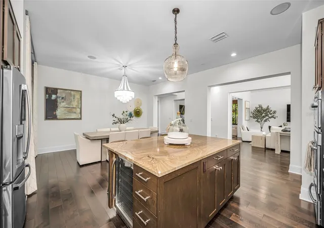 Photo 4 of Sale Pending at 1710 Brightwaters Blvd NE, Saint Petersburg, FL 33704 | MLS# TB8471809 | Listing updated on 2026-08-14