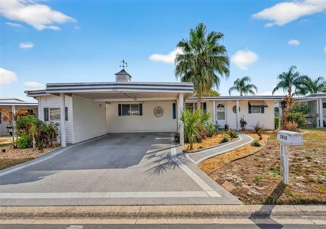 1st image of 1018 Southland Dr, Tavares, FL 32778 | MLS# G5107639