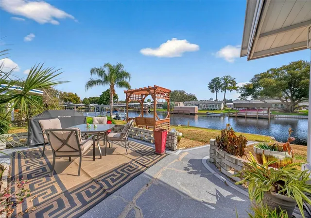 3rd image of 1018 Southland Dr, Tavares, FL 32778 | MLS# G5107639
