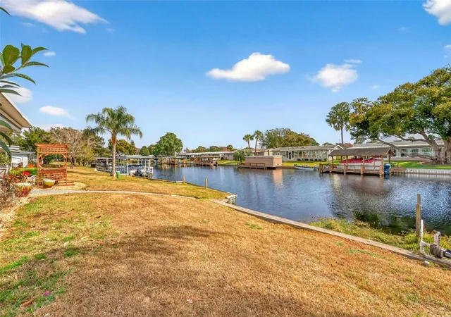 4th image of 1018 Southland Dr, Tavares, FL 32778 | MLS# G5107639