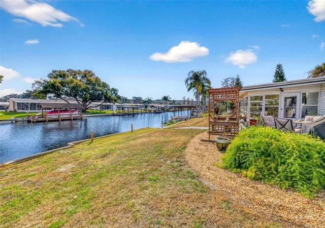 5th image of 1018 Southland Dr, Tavares, FL 32778 | MLS# G5107639