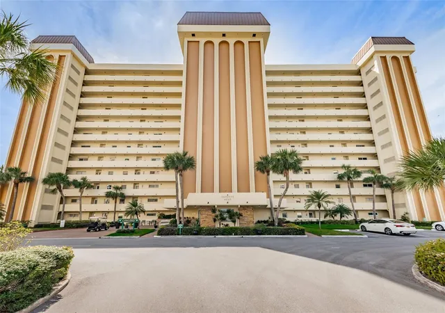 Listing Photo 2 - Condo for sale in building located at 4525 Cvs Cir, St. Petersburg, FL 33708 - Unit #604