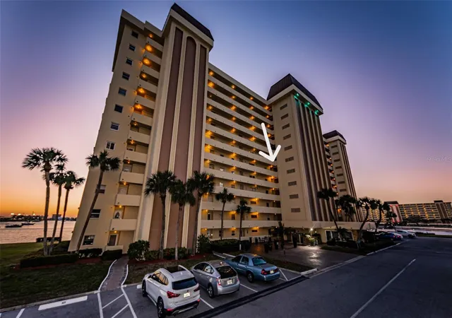 Listing Photo 3 - Condo for sale in building located at 4525 Cvs Cir, St. Petersburg, FL 33708 - Unit #604
