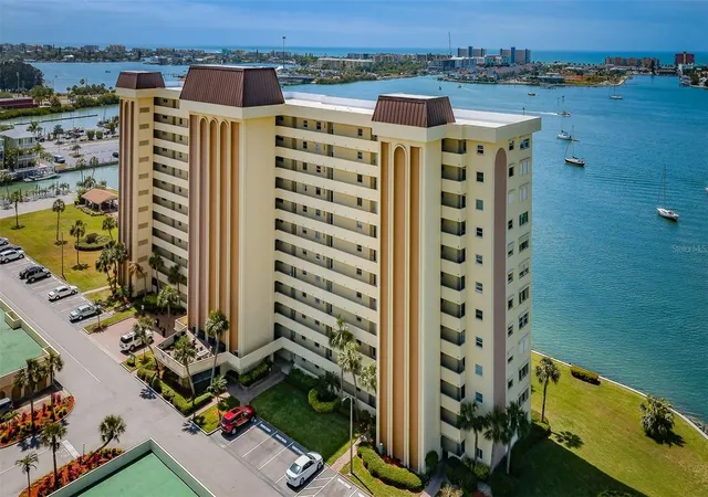 Listing Photo 5 - Condo for sale in building located at 4525 Cvs Cir, St. Petersburg, FL 33708 - Unit #604
