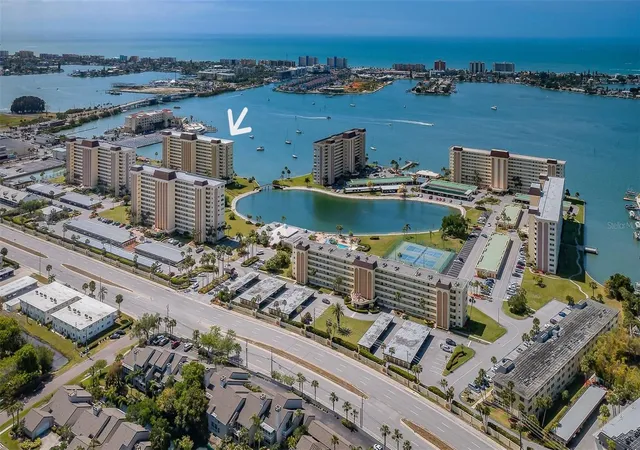 Listing Photo 2 - Condo for sale in building located at 4525 Cvs Cir, St. Petersburg, FL 33708 - Unit #604