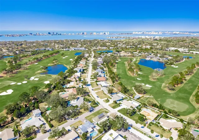 2nd image of 701 Poinsettia Rd, BELLEAIR, FL 33756