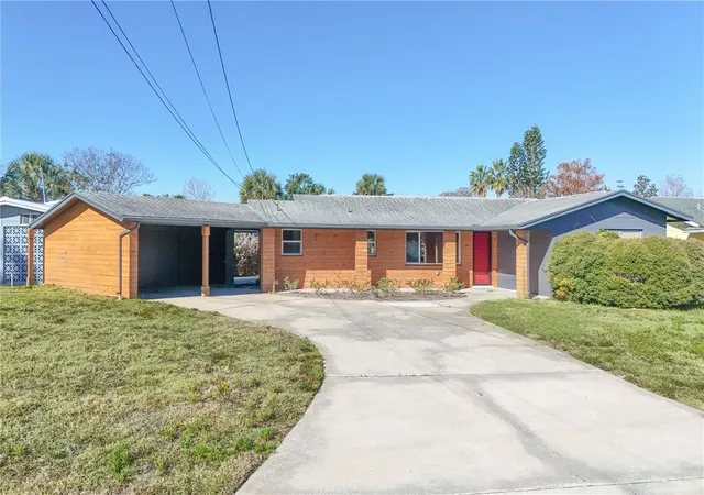Photo 3 of Single family home for sale at 1503 Canal Ct, Tavares, FL 32778 | MLS# G5107671 | Listing updated on 2026-09-25