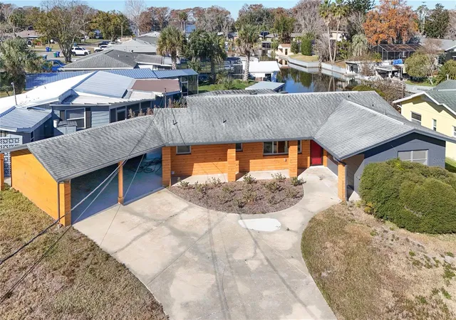 Photo 3 of Single family home for sale at 1503 Canal Ct, Tavares, FL 32778 | MLS# G5107671 | Listing updated on 2026-09-25