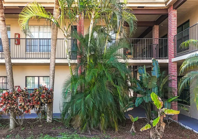 Listing Photo 2 - Condo for sale in building located at 1020 85Th Ave N, St. Petersburg, FL 33702 - Unit #119