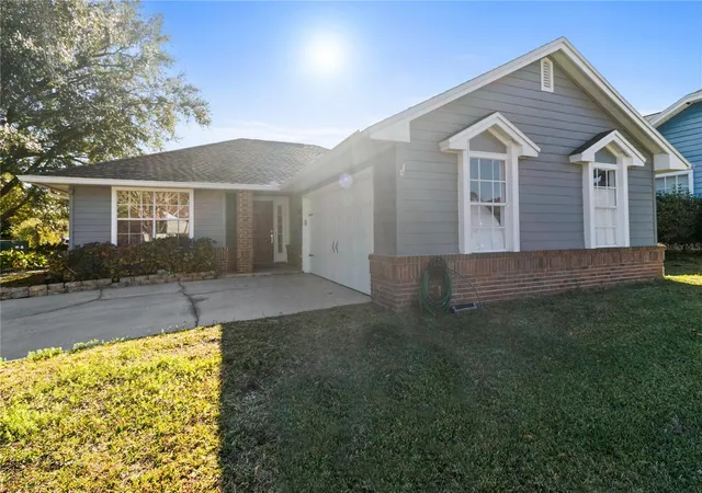 Photo 2 of Single family home for sale at 6500 Grosvenor Ln, Orlando, FL 32835 | MLS# O6379297 | Listing updated on 2026-08-28