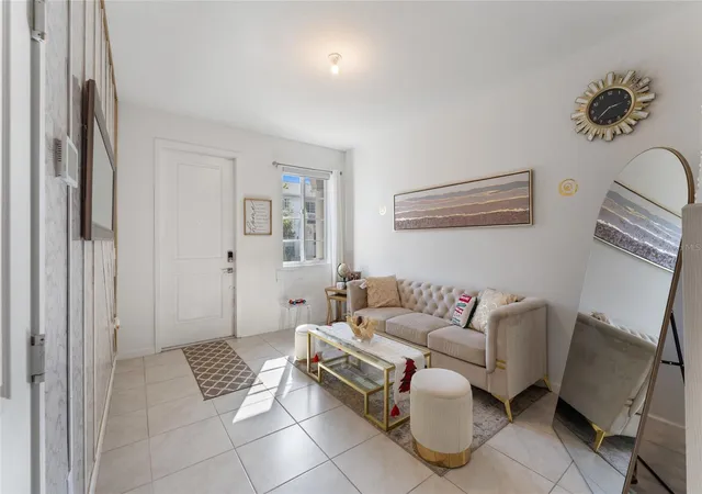 4th image of 1061 Nw 208Th Ter, Miami, FL 33169 | MLS# OM718032