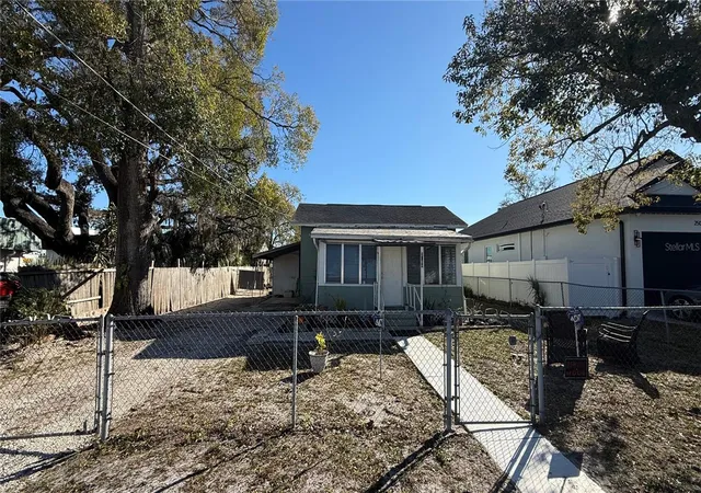 Photo 1 of Single family home for sale at 2504 W South Ave, Tampa, FL 33614 | MLS# W7882682 | Listing updated on 2026-09-29