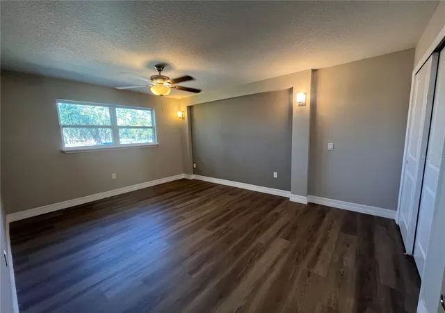 Photo 4 of Single family home for sale at 725 Scenic St, Leesburg, FL 34748 | MLS# OM718048 | Listing updated on 2026-05-28