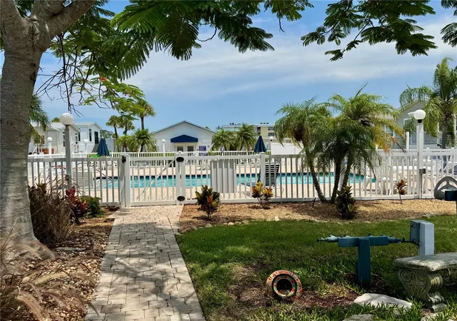 Homes for sale in Longboat Key, FL | 3710 Gulf Of Mexico Dr #F2, Longboat Key, FL 34228 | MLS# A4681154