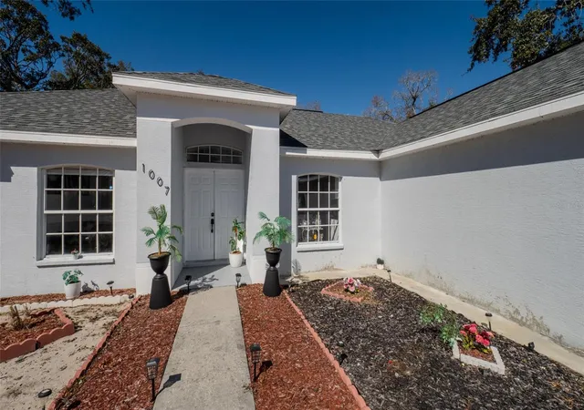 Photo 4 of Single family home for sale at 1007 Tryon Cir, Spring Hill, FL 34606 | MLS# TB8472422 | Listing updated on 2026-09-20