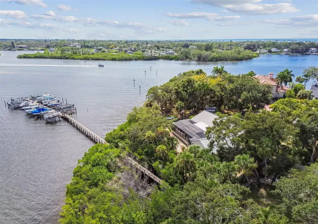 Photo 3 of Single family home for sale at 1705 Meyers Cvs Dr, Tarpon Springs, FL 34689 | MLS# TB8472464 | Listing updated on 2026-09-14