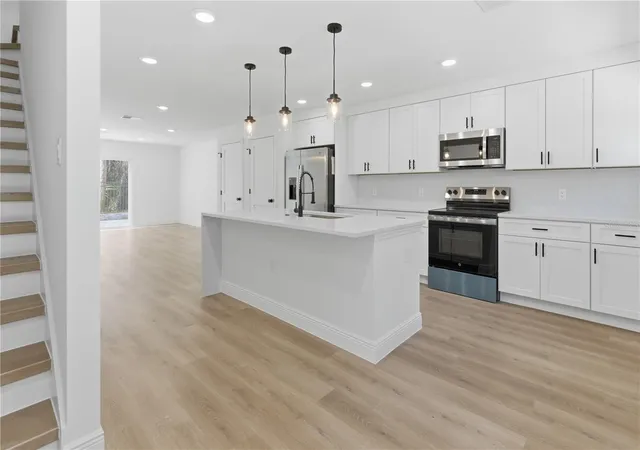3rd image of 727 Clemson Dr, Altamonte Springs, FL 32714 | MLS# O6379751