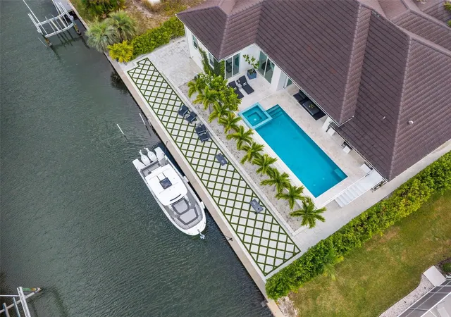 Photo 3 of Single family home for sale at 1643 Stanford Ln, Sarasota, FL 34231 | MLS# A4681246 | Listing updated on 2026-08-17