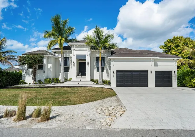 Photo 2 of Single family home for sale at 1643 Stanford Ln, Sarasota, FL 34231 | MLS# A4681246 | Listing updated on 2026-08-17