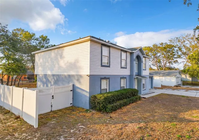 Photo 3 of Single family home for sale at 3181 Deltona Blvd, Spring Hill, FL 34606 | MLS# W7882715 | Listing updated on 2026-09-30