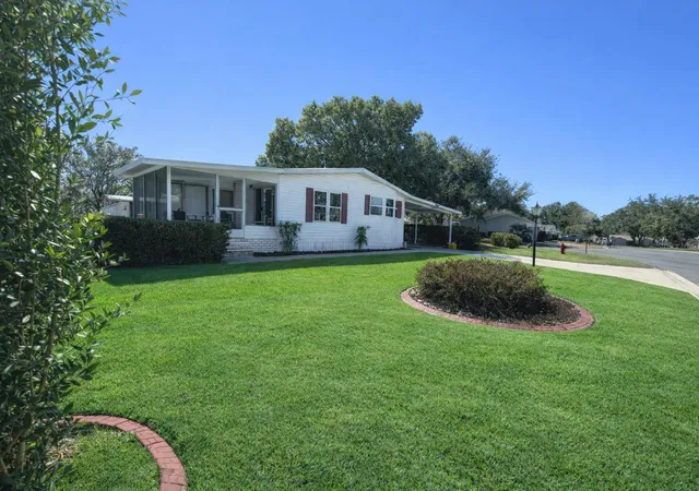 Photo 2 of Manufactured home for sale at 25308 Casa Del Lago Ln, Leesburg, FL 34748 | MLS# G5107740 | Listing updated on 2026-10-12